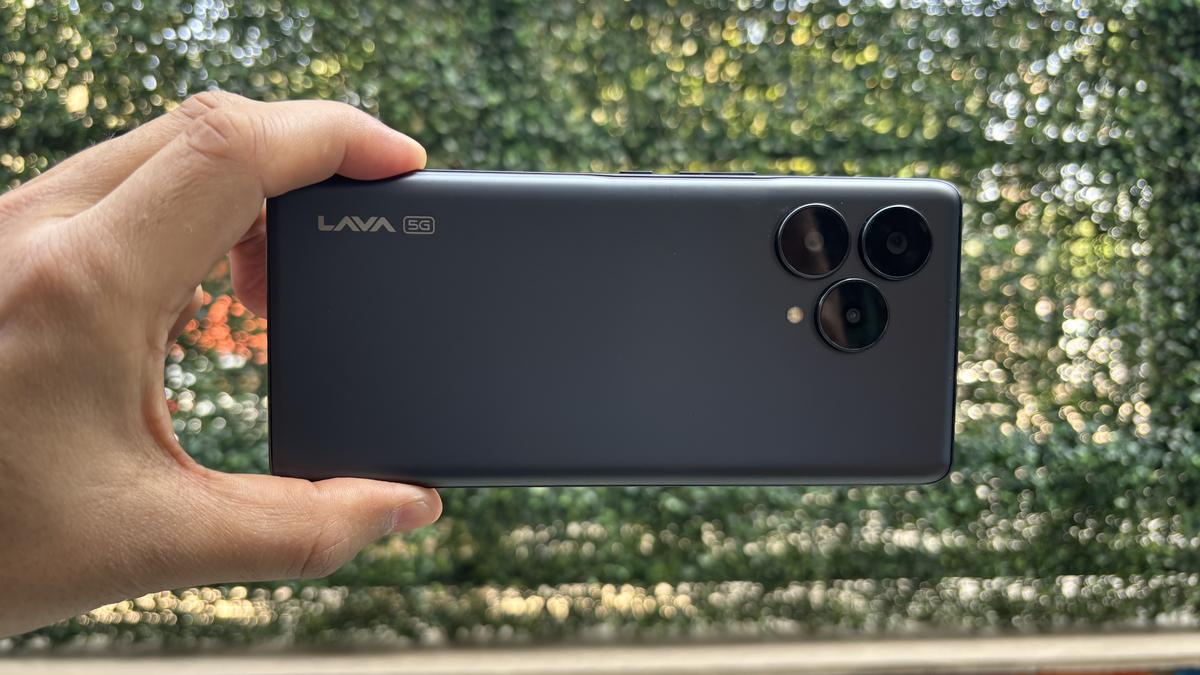 Lava Blaze Curve 5G Review | Ticks many boxes that customers would want