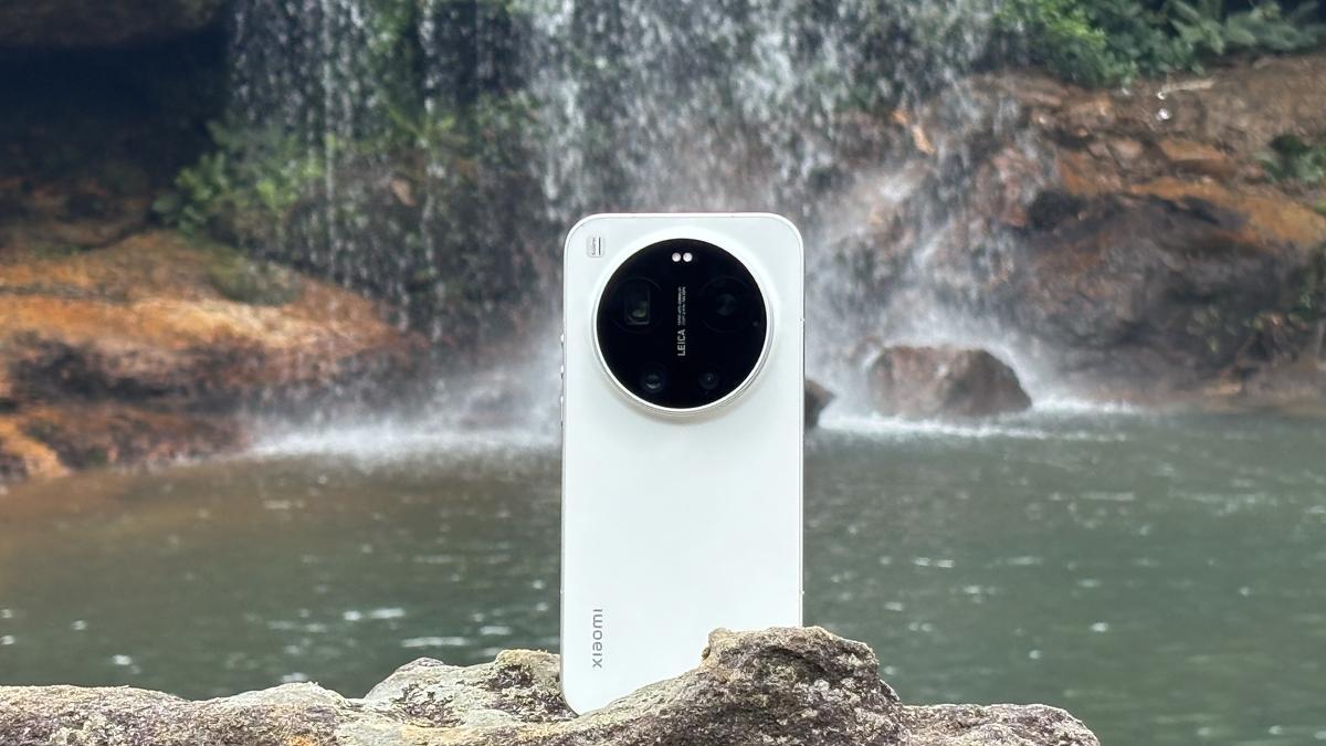 Xiaomi 17 Ultra Review | Claims the camera crown