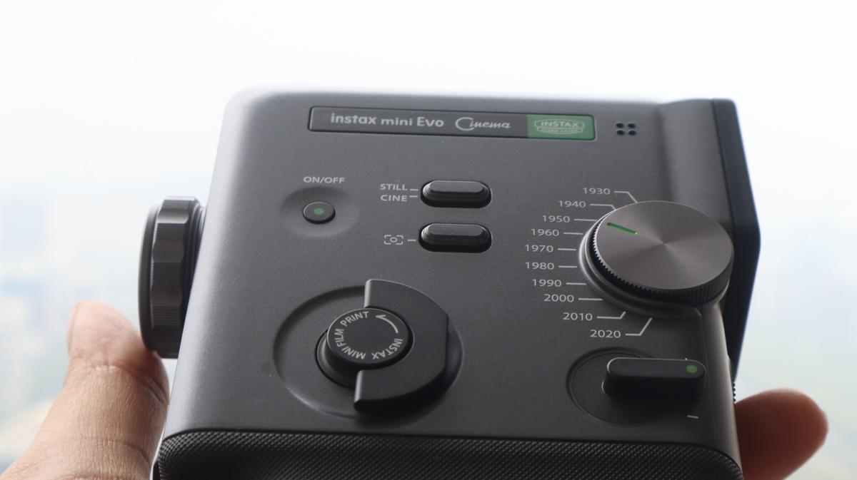 इंस्टैक्स मिनी इवो सिनेमा डिज़ाइन