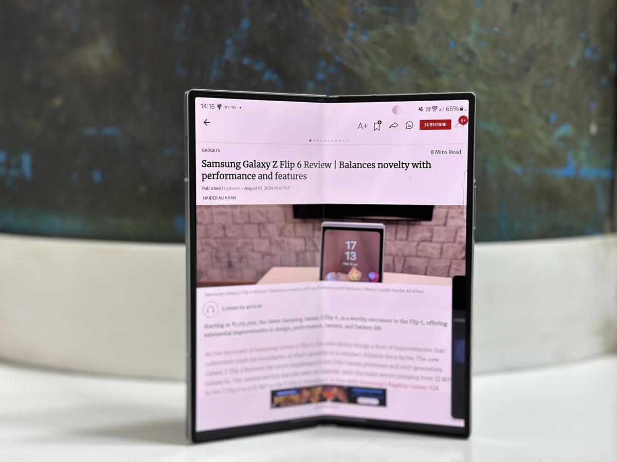 Galaxy Z Fold 6 display