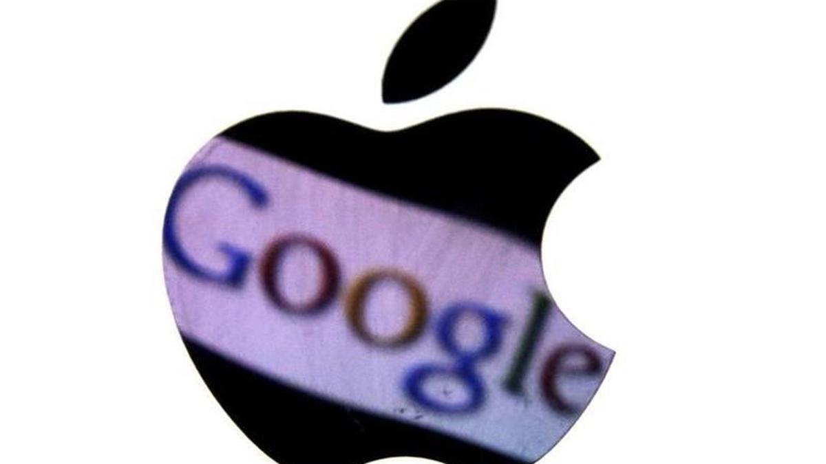 Kremlin foes accuse Google and Apple of bowing to censorship