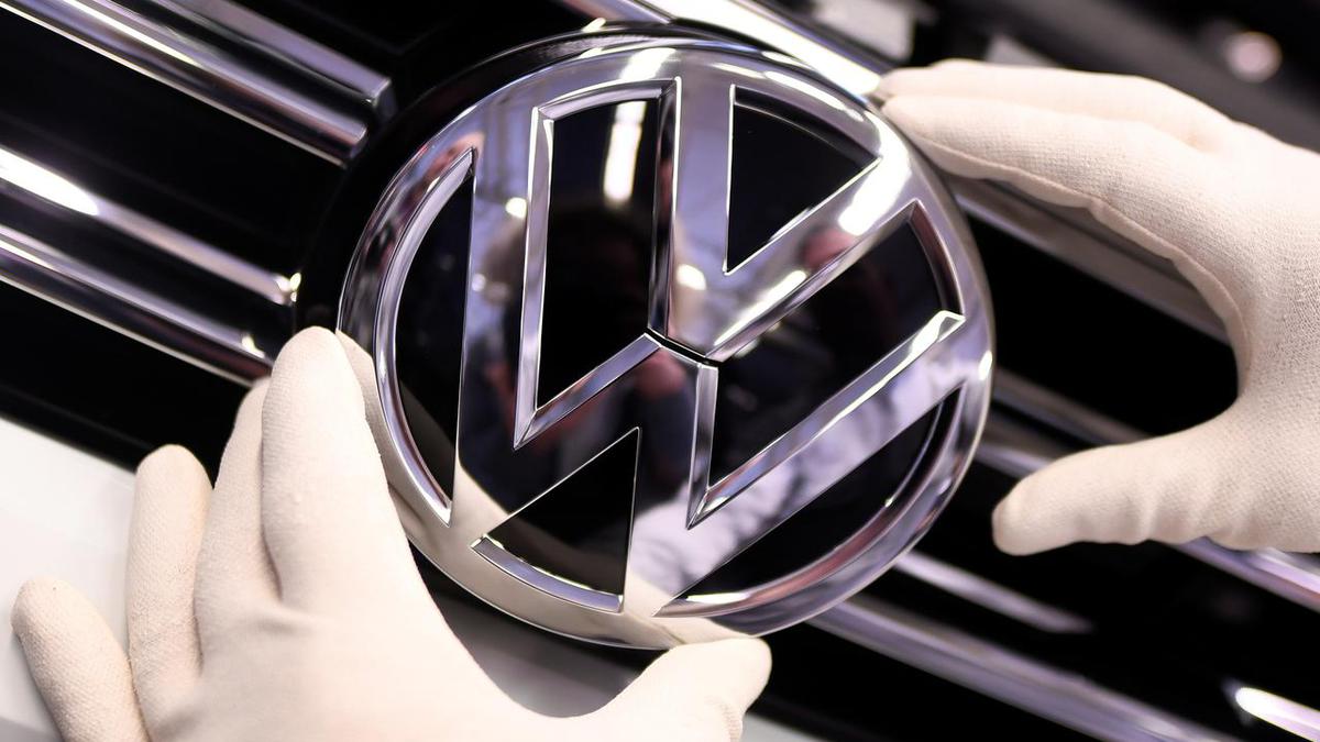 Volkswagen looks at direct buying to secure scarce chips