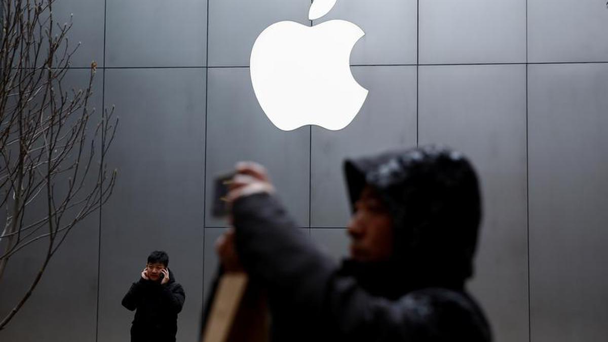 Apple becomes world's biggest smartphone seller with record shipments