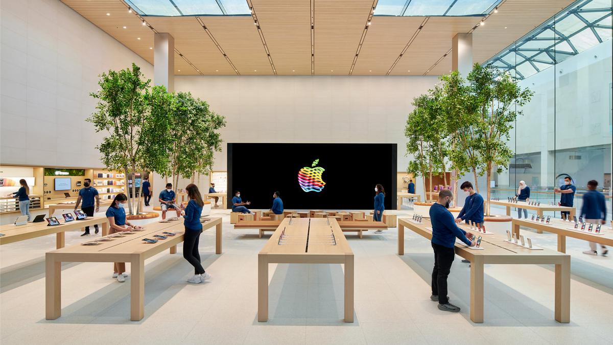 Apple workers vote to unionise second Apple Store in US