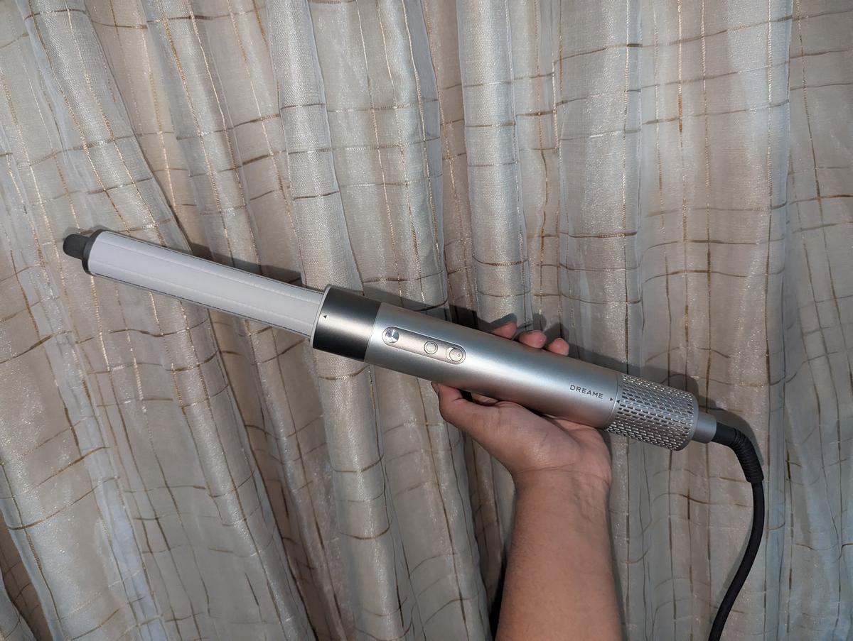 We tried curling dry hair and the end results were lovely but short-lived across hair types We tried curling dry hair and the end results were lovely but short-lived across hair types