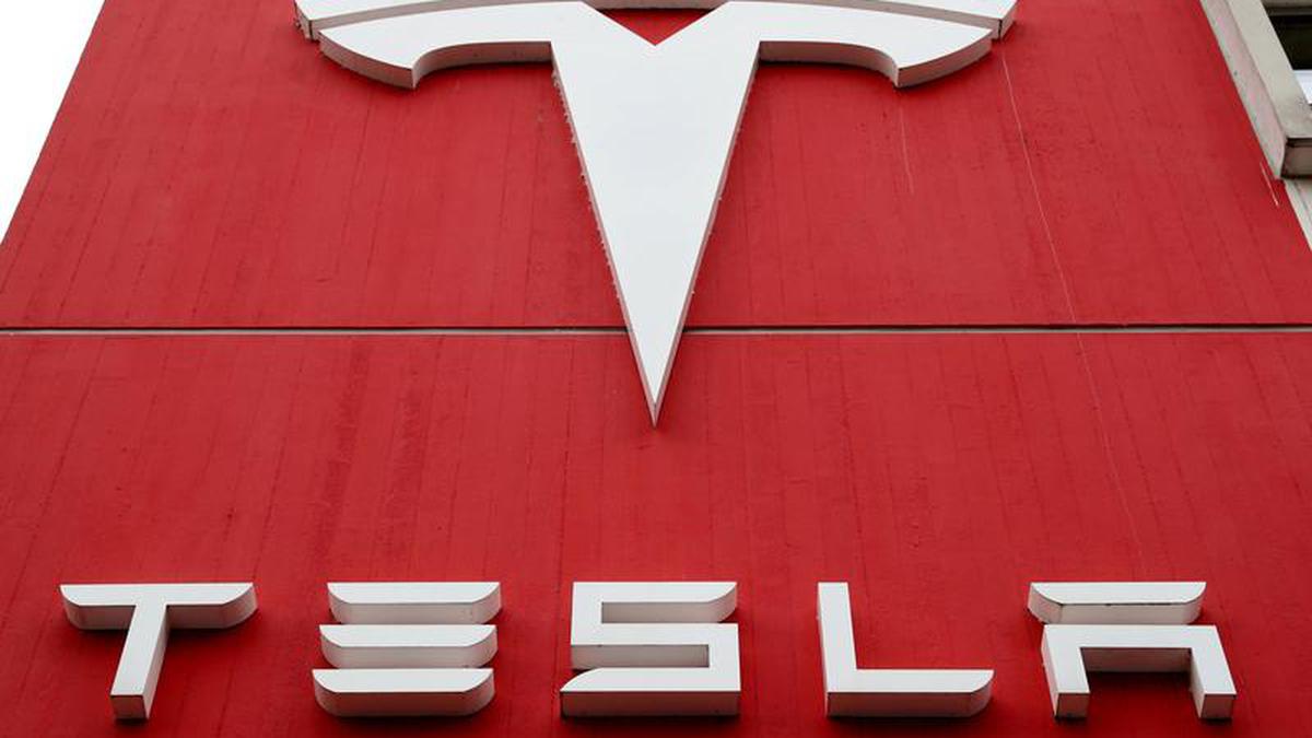 Tesla cooperating with Chinese authorities after accident killed police officer