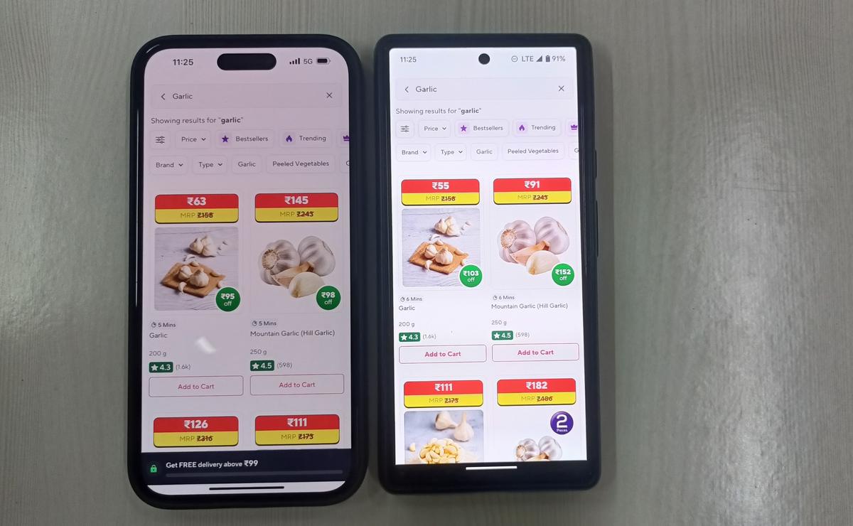 Zepto पर तुलना में लहसुन की कीमतें, एक Apple iPhone (बाईं ओर) और एक Google पिक्सेल 6 (दाईं ओर) के साथ