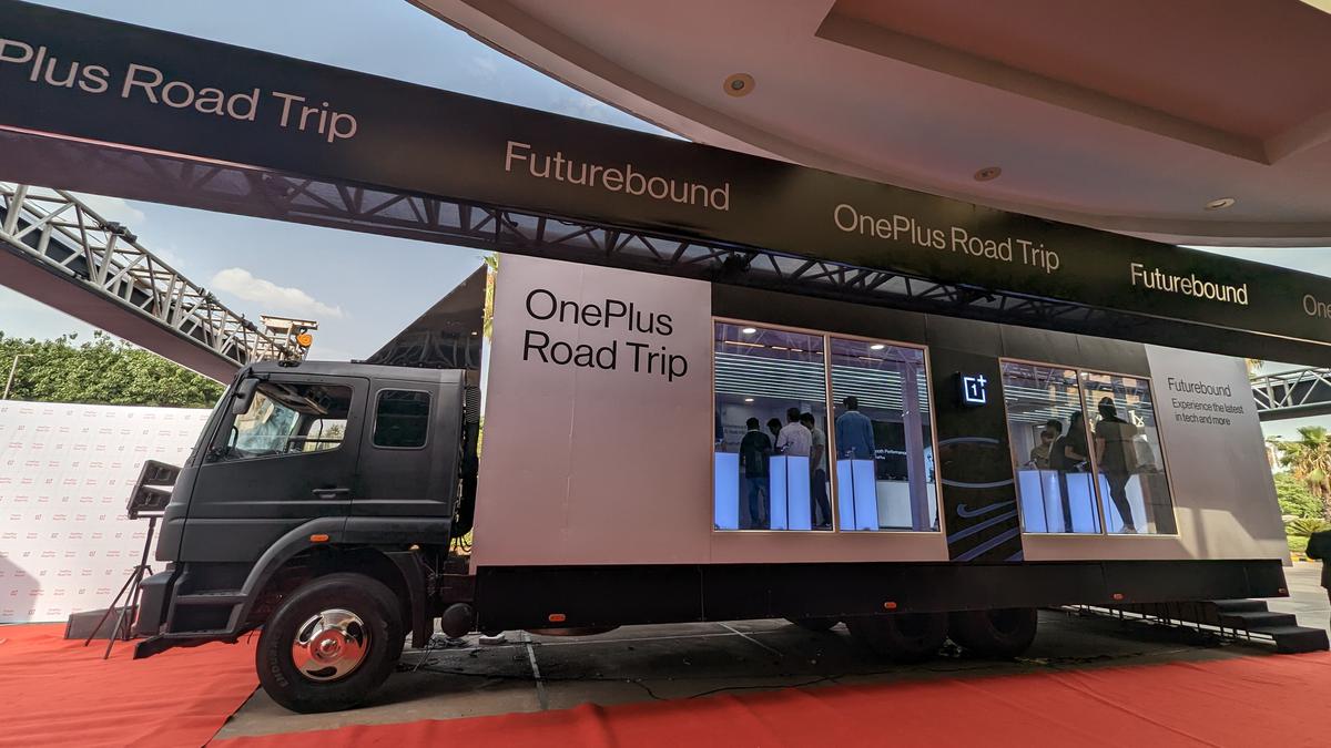 OnePlus flags off two experiential trucks for deeper offline connect