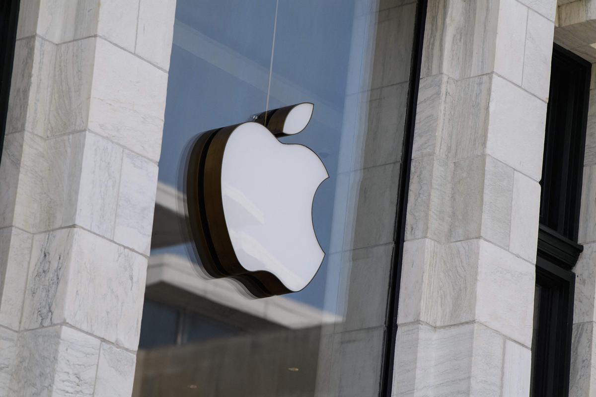 Apple agrees to settle lawsuit against its ex-employee