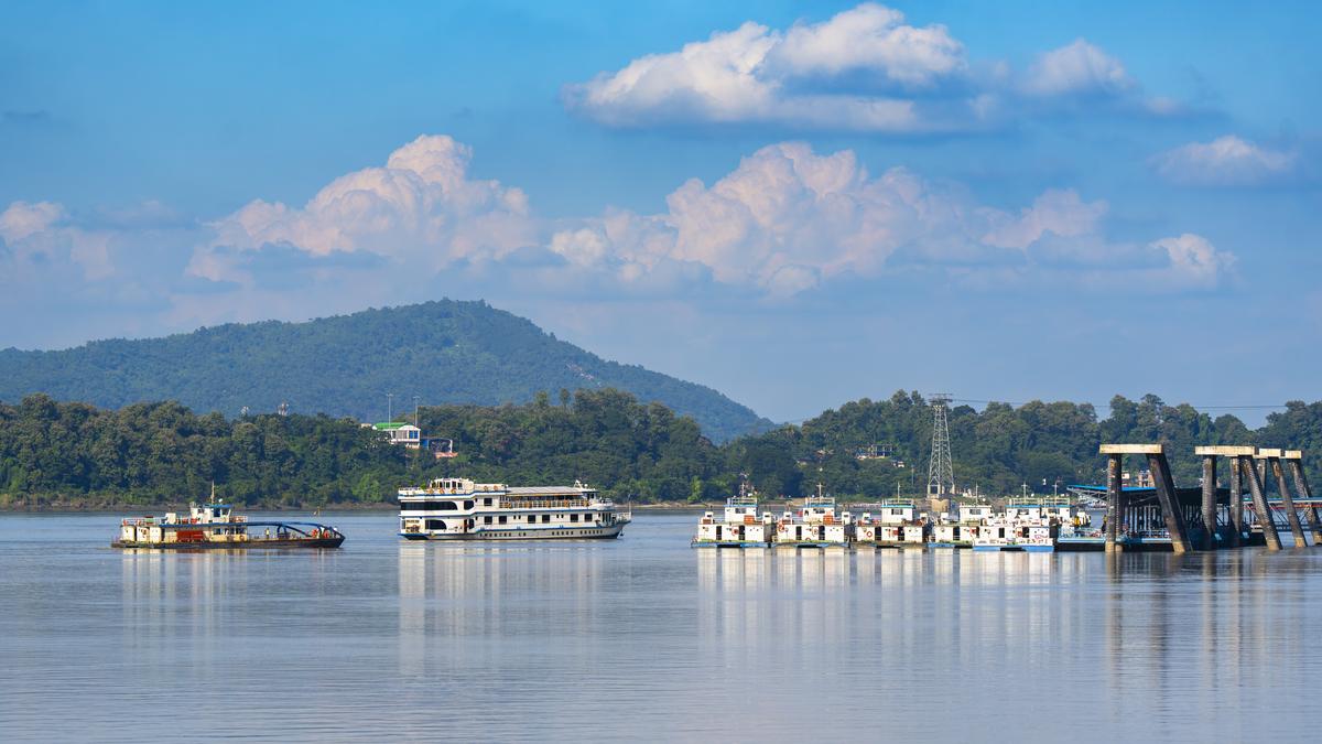 Review of Sanjoy Hazarika’s River Traveller