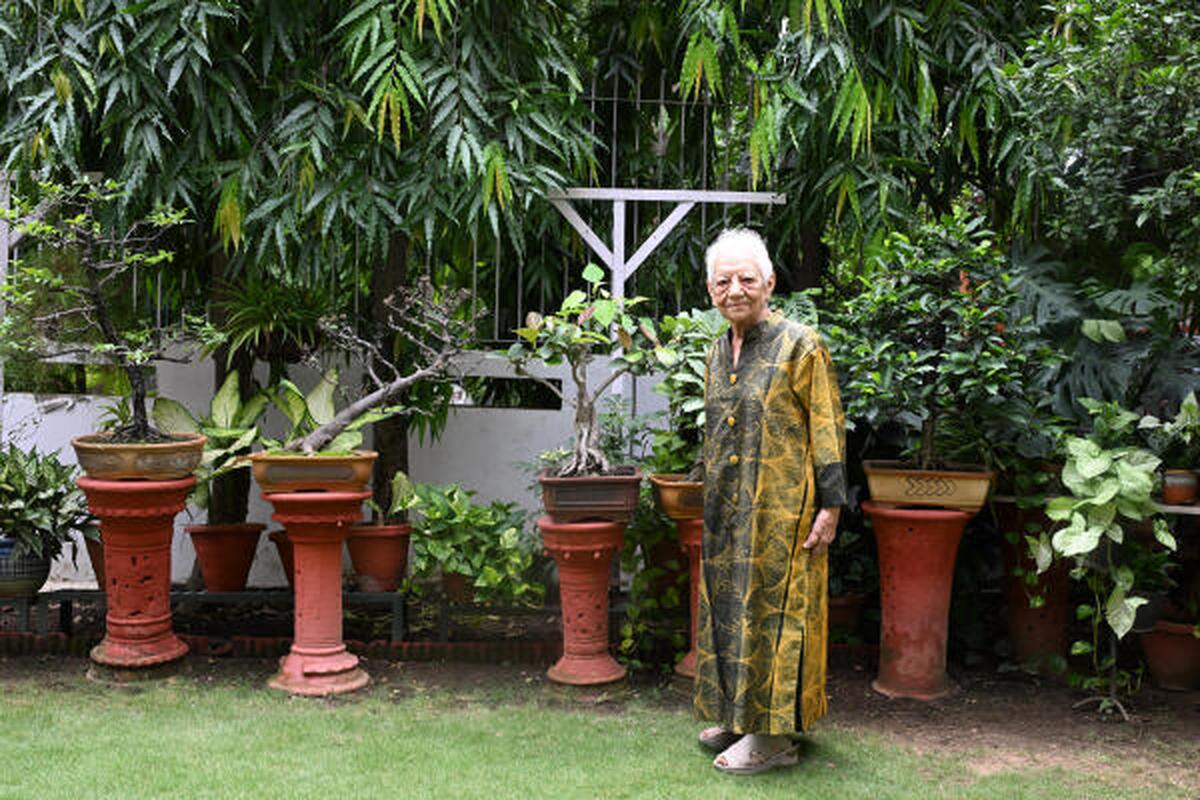 Dr. Sneh Bhargava took charge of AIIMS the day then PM Indira Gandhi was assassinated, and was brought to her.