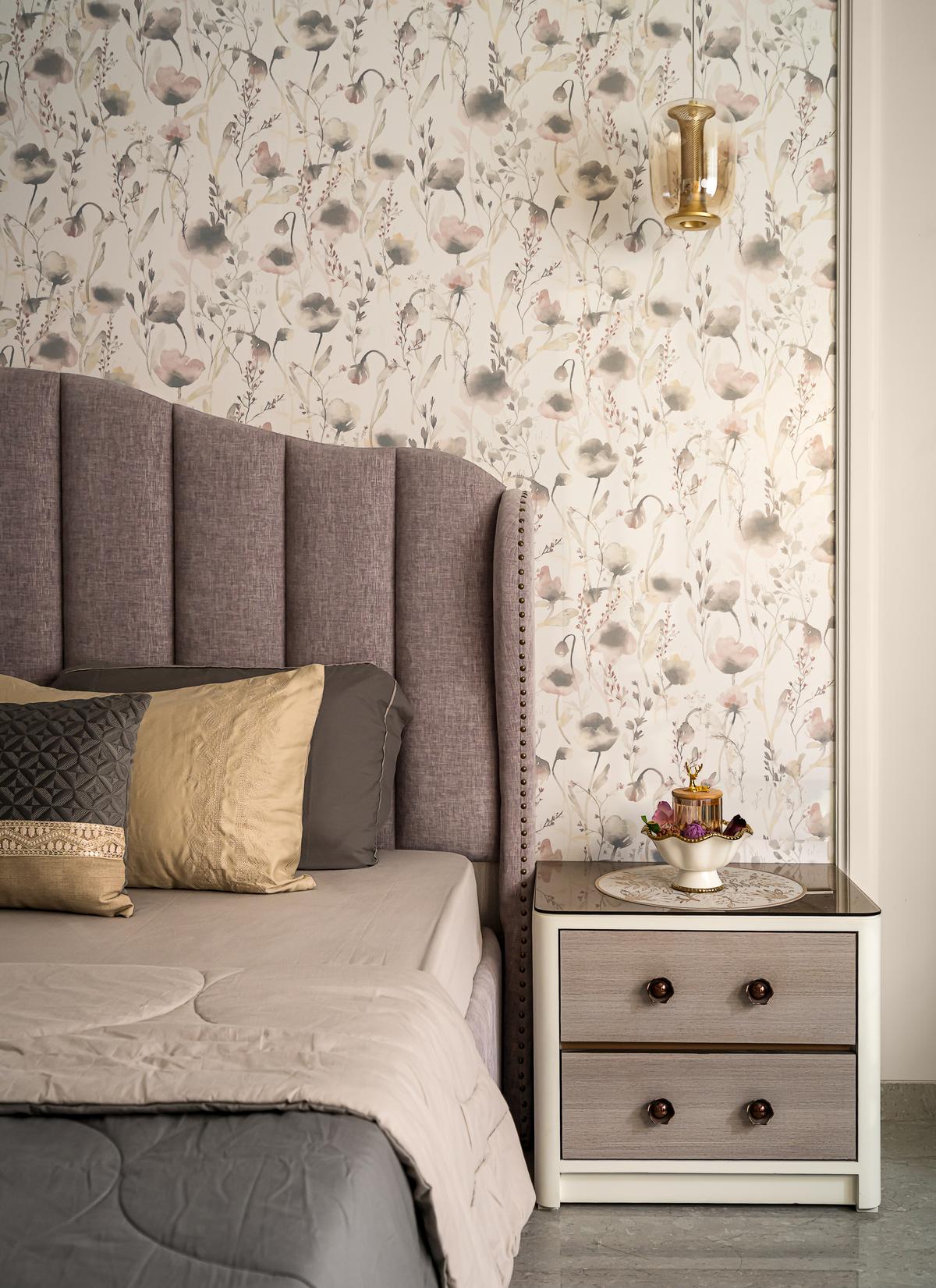 Earthy notes and gentle florals weave a tranquil aura through the space.