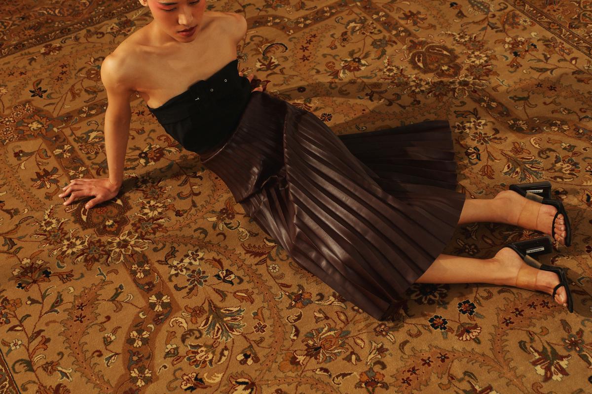 The floral details bloom softly against the muted base, turning the floor into a field of quiet ornament. The floral details bloom softly against the muted base, turning the floor into a field of quiet ornament.