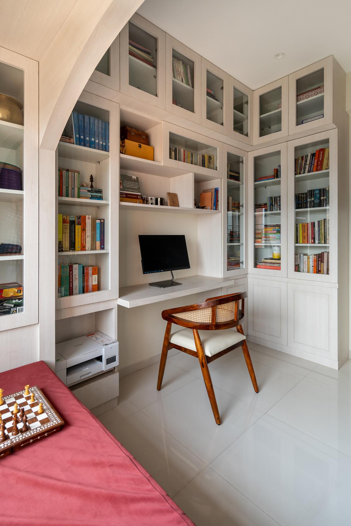 The wallpaper with the vintage cupboard brings warmth to the study space. The wallpaper with the vintage cupboard brings warmth to the study space.