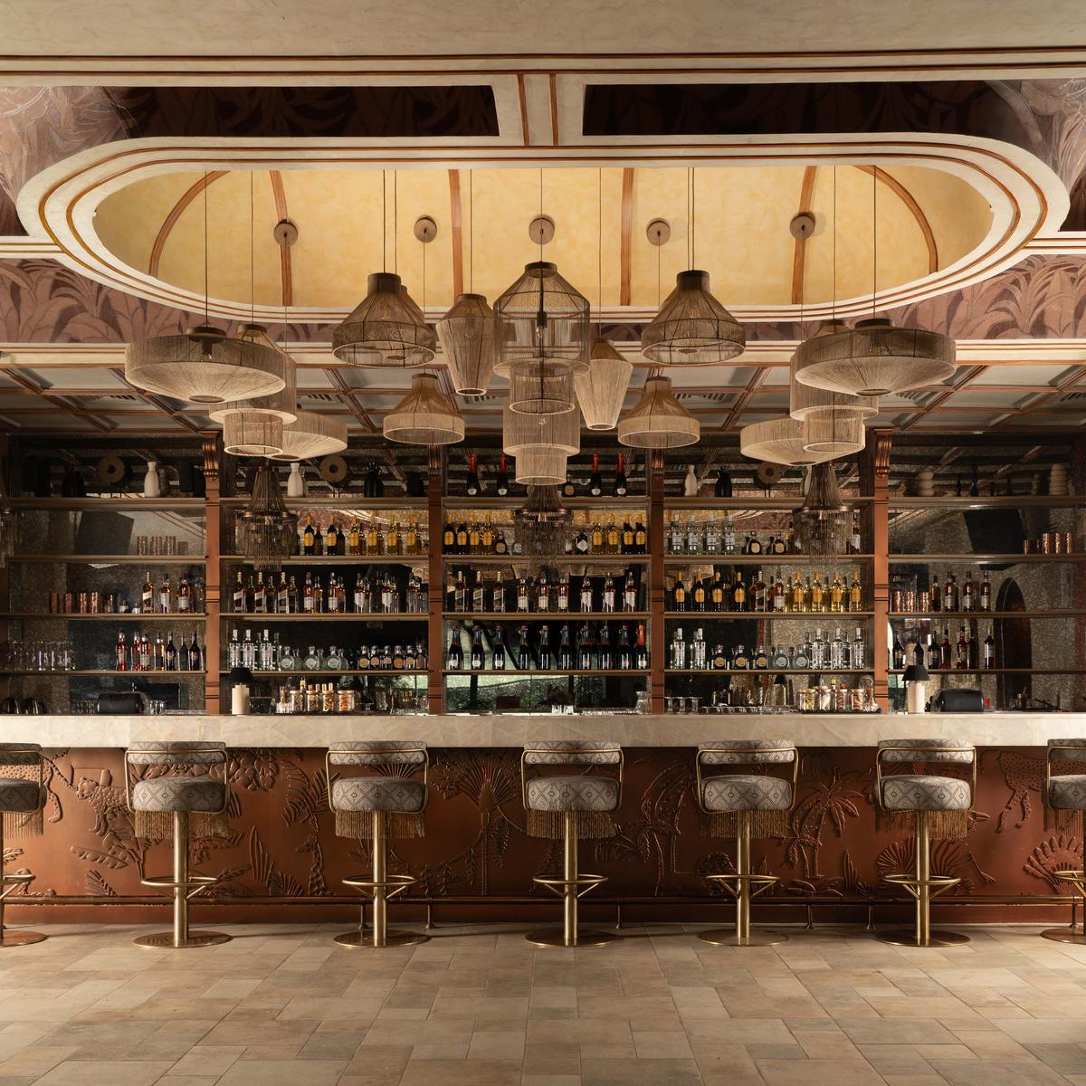 The open bar is highlighted by a dome-shaped ceiling. The open bar is highlighted by a dome-shaped ceiling.