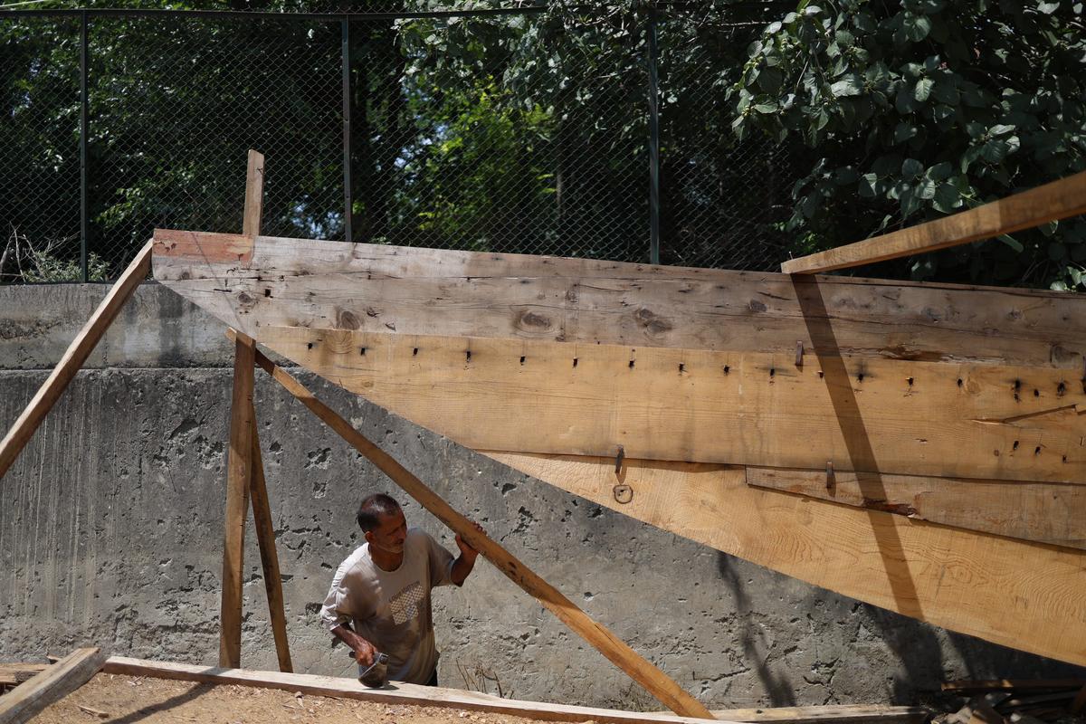 British Museum funds research on Kashmir’s last houseboat makers and the vanishing craft