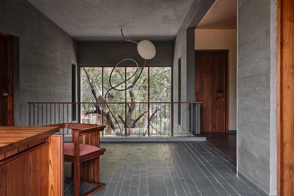 A library space by Studio Saransh. A library space by Studio Saransh.
