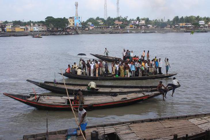 The ferry from Hasanabad to Hingalganj.