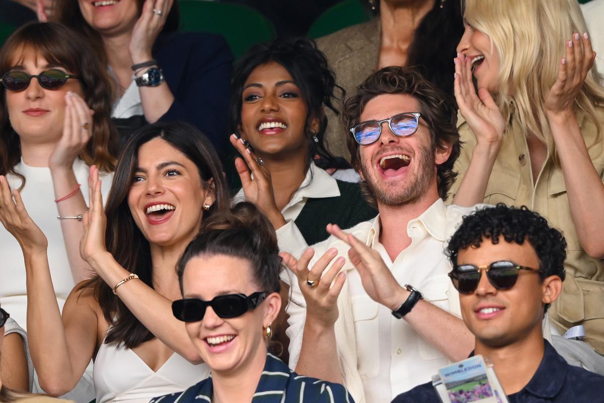 (Lr) Moniica Barbaro, Charithra Chandran, Andrew Garfield y Matthew Broome en la caja real en Wimmbeledon