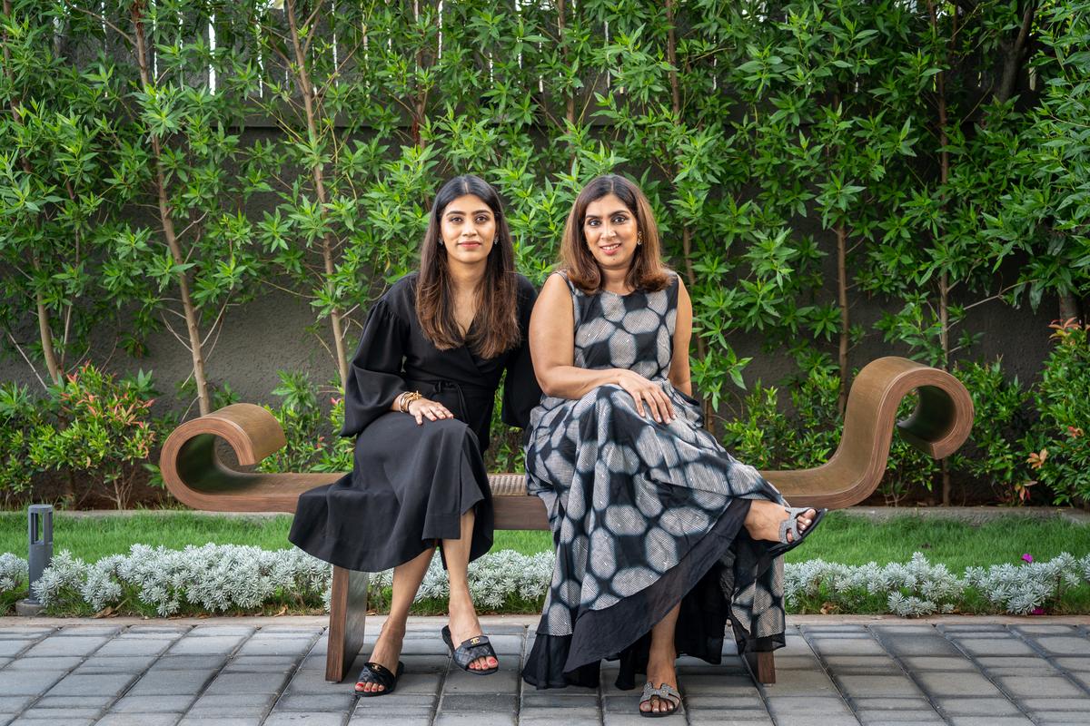 रंभा सेठ और श्रीप्रिया गणेशन।