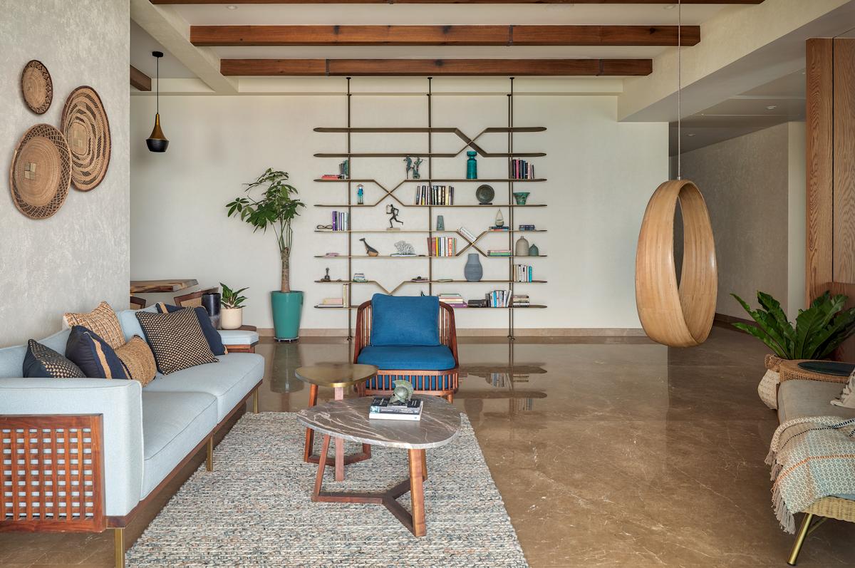 Ceramics and other artefacts add character to the asymmetrical bookshelf. Ceramics and other artefacts add character to the asymmetrical bookshelf.