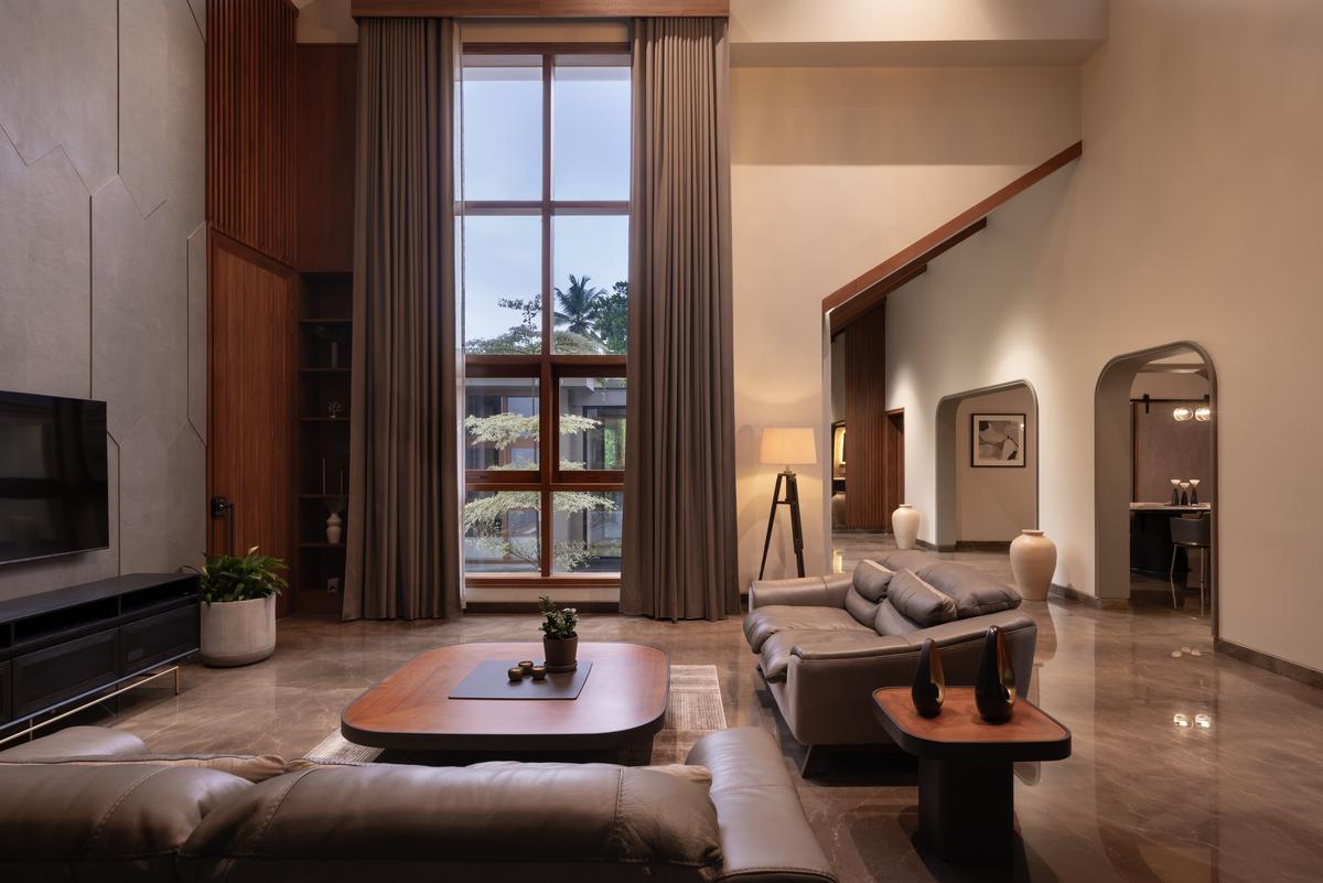 Day 58 – Tropical Haven
Tropical Haven is an 8,000 sq.ft. residence in Mongam, Malappuram, designed by Studio Uli. Day 58 – Tropical Haven
Tropical Haven is an 8,000 sq.ft. residence in Mongam, Malappuram, designed by Studio Uli.