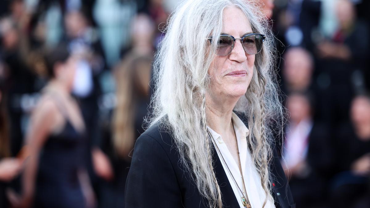 Dancing barefoot | Review of Patti Smith’s Bread of Angels
