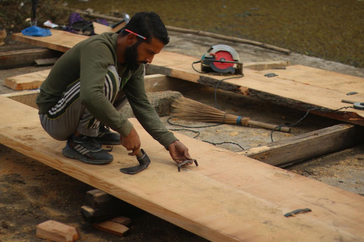 British Museum funds research on Kashmir’s last houseboat makers and the vanishing craft