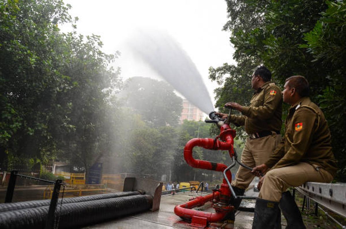 An NDMC (New Delhi Municipal Corporation) fire service van spraying water on trees and pavements in Central Delhi to check the dust pollution. An NDMC (New Delhi Municipal Corporation) fire service van spraying water on trees and pavements in Central Delhi to check the dust pollution.