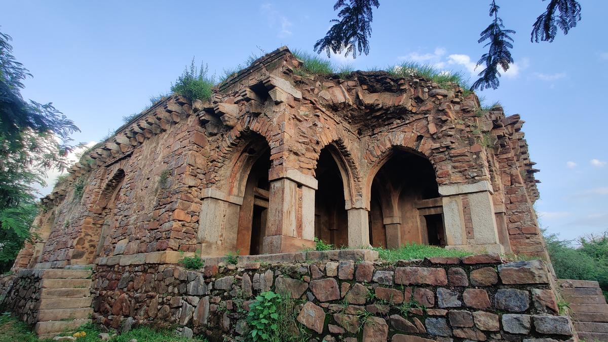 Reviews of Eric Chopra’s Ghosted and Sanjoy K. Roy’s There’s a Ghost in My Room