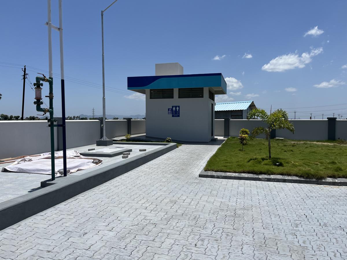 The public toilet at Nayara’s bunk is neatly designed with good fittings and a separate handicapped toilet. 