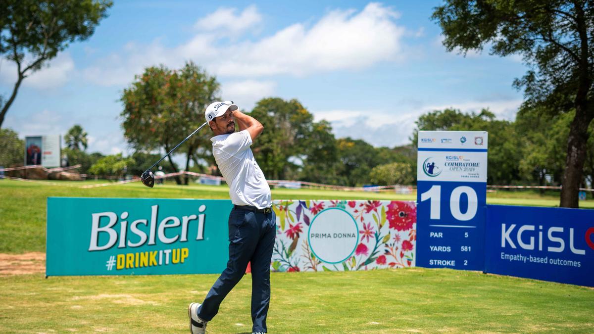 Akshay Sharma fights back to take sole lead on day two