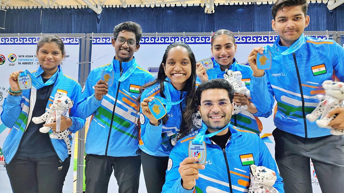 India sweeps the three mixed air rifle gold medals in Asian championship