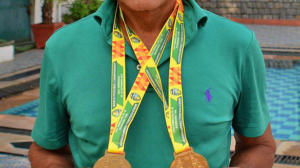 Ajeet Bhardwaj presents World Championship gold medals to club