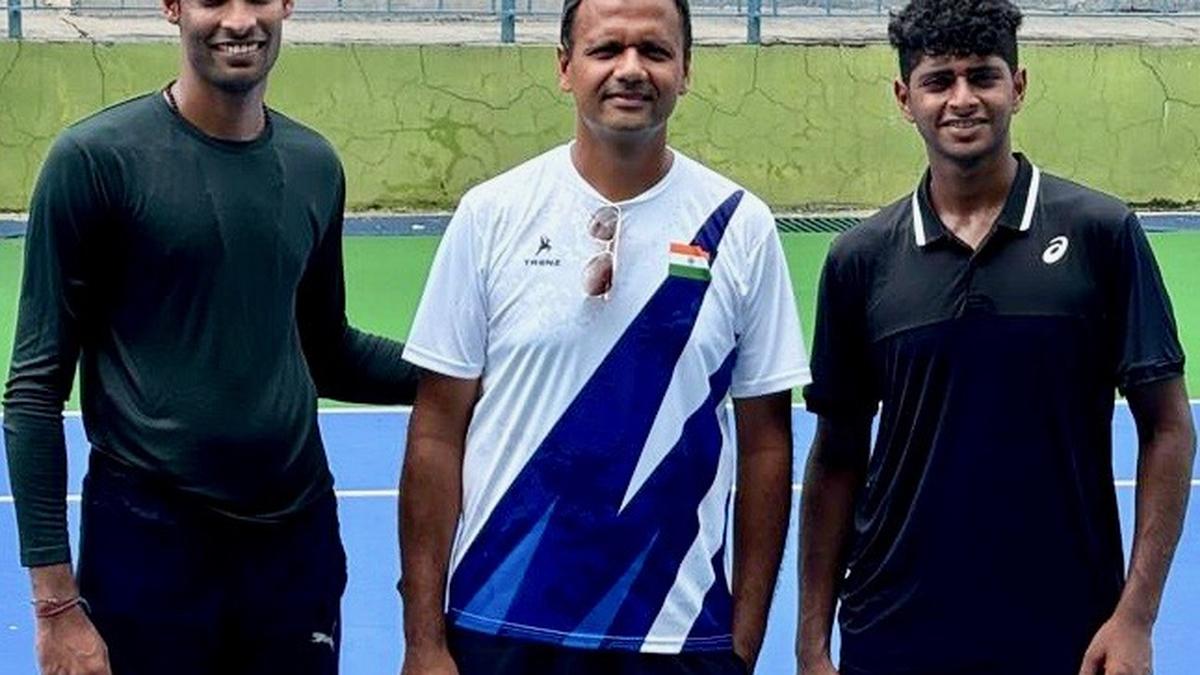 Indian Davis Cup team warms up for the challenge