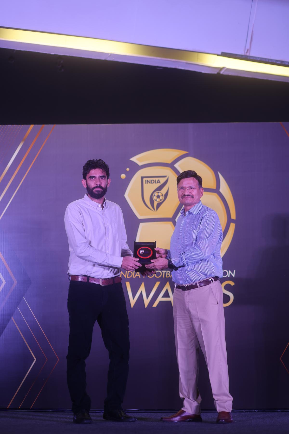 Khalid Jamil with his award.