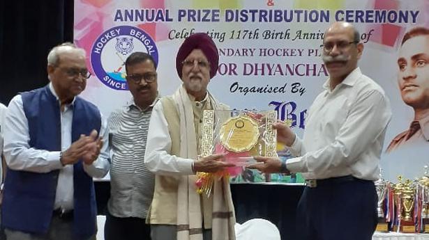 Hockey Bengal honours Gurbux and Vece