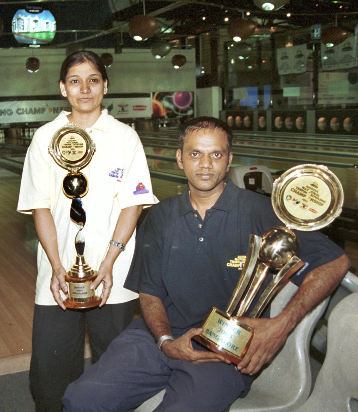 Sabeena Saleem Athica of Tamil Nadu, with Delhi’s S. Abdul Hameed, winners of the 2003 Ameoba National Tenpin Bowling Championship. 