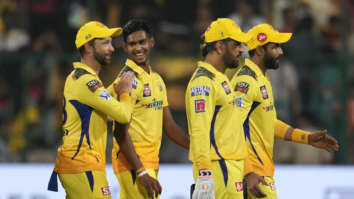 ipl-2023-rcb-vs-csk-chennai-survives-du-plessis-maxwell-storm-to