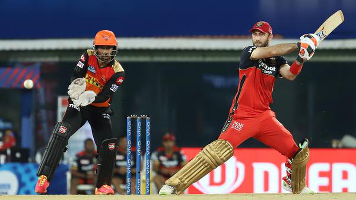 IPL 2021 | Maxwell and bowlers help Royal Challengers pip Sunrisers