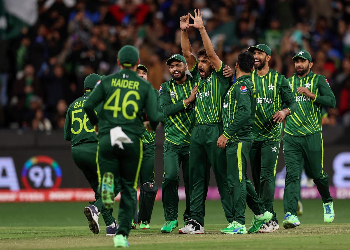 Coupe du monde ICC Twenty20 : Ind vs Pak |  Kohli et Hardik réparent les manches indiennes après que les quilleurs de Pak aient frappé tôt