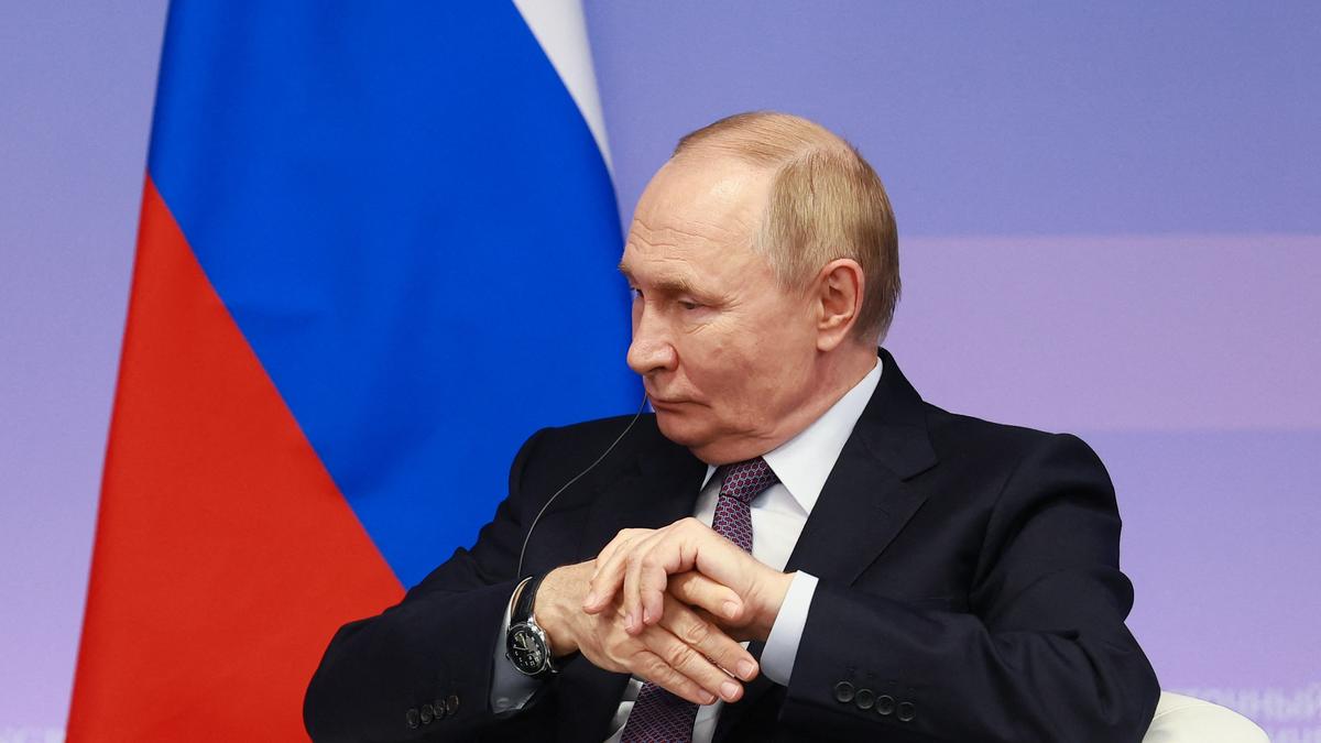 https://th-i.thgim.com/public/sport/cricket/m548qf/article70015345.ece/alternates/LANDSCAPE_1200/VladimirPutin.jpg