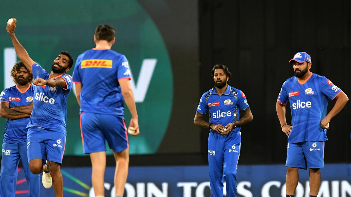 IPL-17: LSG vs MI | Lucknow Super Giants elect to bowl, include Mayank Yadav in clash against Mumbai Indians