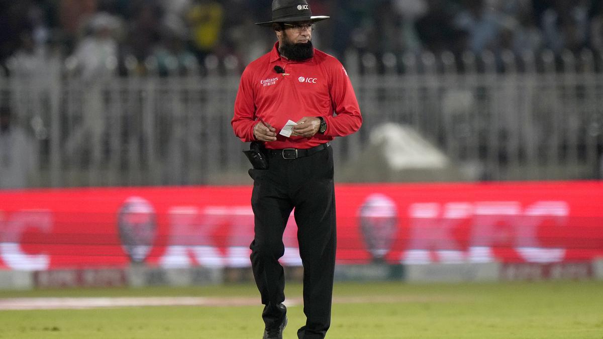 Umpire Aleem Dar to quit next year after Pakistan domestic season