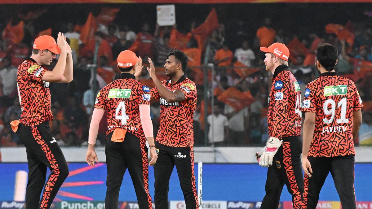 Sunrisers Hyderabad Aim to Dominate Mumbai Indians in Crucial IPL Clash