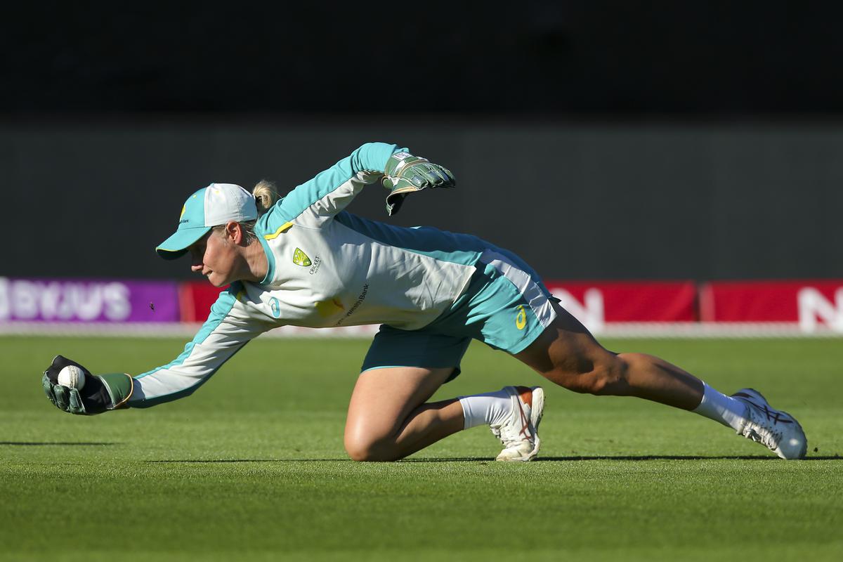 Fuss-free glovework: Healy says her wicketkeeping style is ‘old school’. She likes to keep it simple behind the stumps. Photo credit: Getty Images