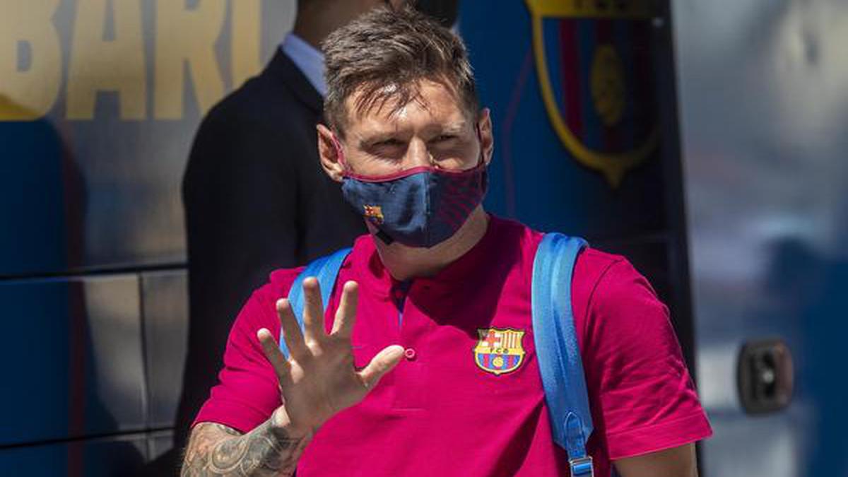 Lionel Messi skips required coronavirus testing with Barcelona