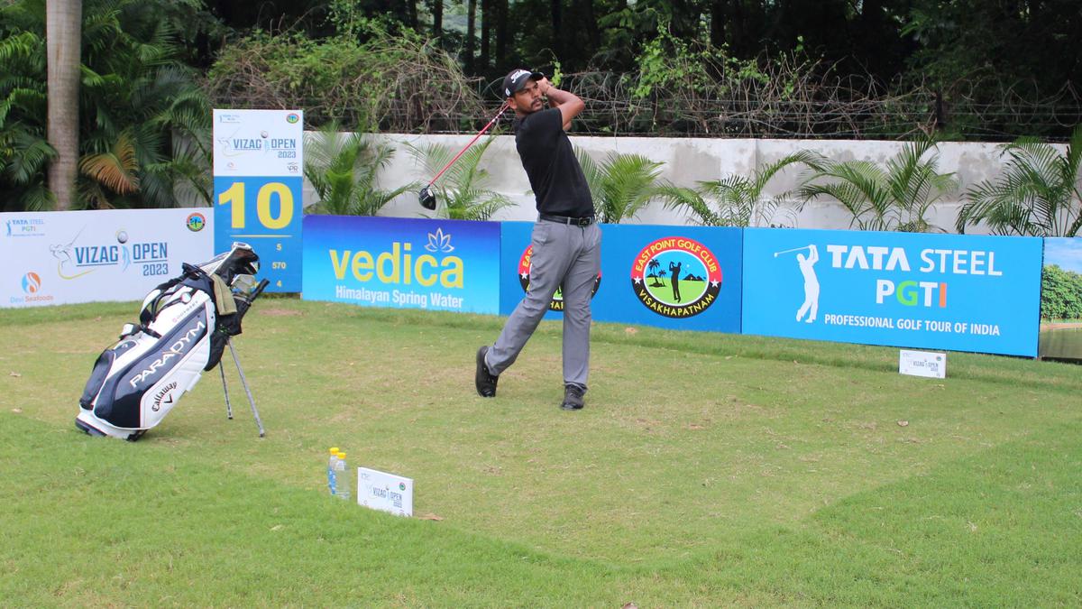 Akshay takes a three-shot lead