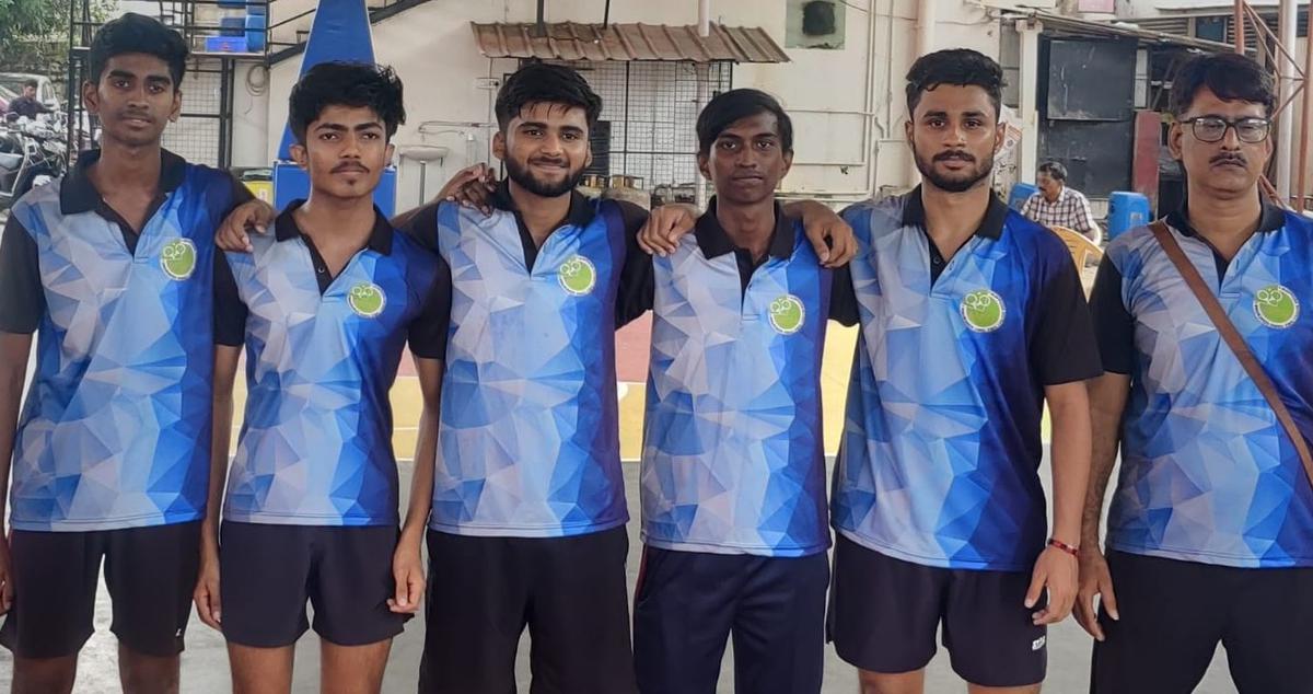 Alappuzha team, the men’s inter-district champion. 