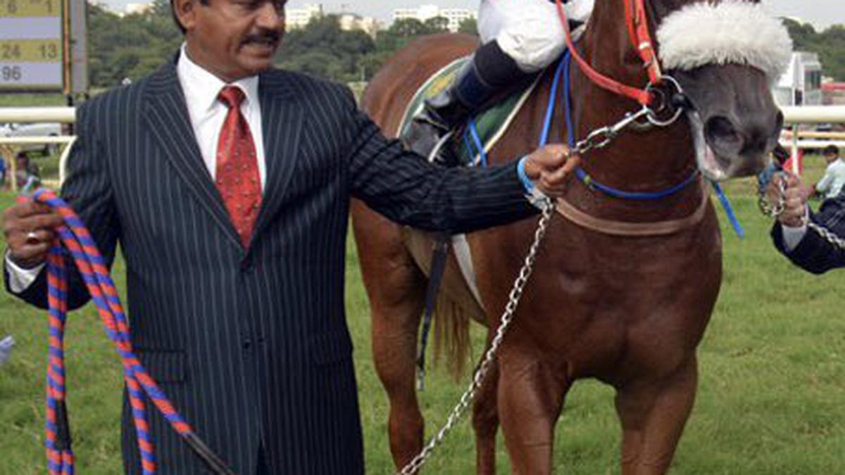 Veteran trainer Altaf Hussain passes away.